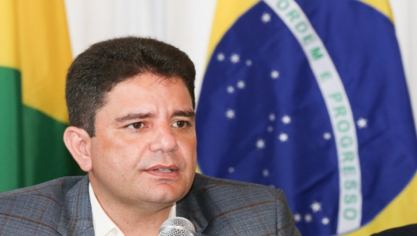 Gladson anuncia que vacinação contra a covid começa dia 21 de janeiro e deve atingir 160 mil pessoas